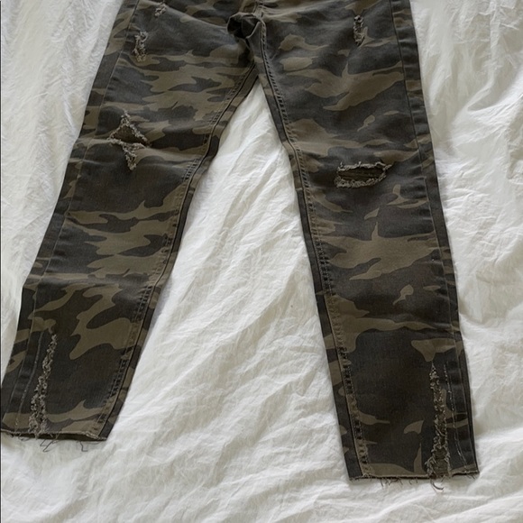Zara mid rise skinny camo pant - Picture 2 of 3